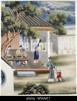 Tri de la table du thé, sur une véranda derrière lequel deux femmes chinoises sont occupés le tri des feuilles de thé. À côté d'eux un enfant et une troisième femme. En face de la maison d'une femme avec un enfant par la main et dans l'autre main un plateau avec une théière et une tasse. Partie d'un groupe de quatre gouaches sur la production et l'exportation de thé de Chine par le VOC vers 1750, Chine, Dutch East India Company, anonyme, c. 1770, papier, peinture, gouache (peinture), h 313 mm × 250 mm w Banque D'Images