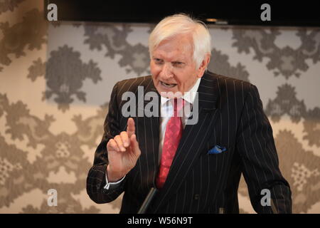 Ex-député conservateur Harvey Proctor parle au cours d'une conférence de presse à l'hôtel Malmaison Newcastle en hêtre, Carl, après l'accusateur pédophile VIP de Westminster, a été condamné à la Newcastle Crown Court, à 18 ans pour 12 chefs de pervertir le cours de la justice et un cas de fraude. Banque D'Images