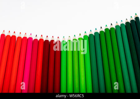 Crayons de couleur représentant les entreprises graphique d'augmenter les profits Banque D'Images