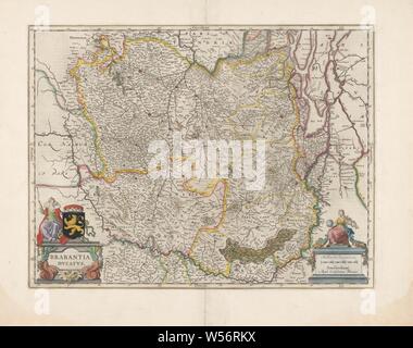 Site de Brabant, Brabantia dvcatvs (titre sur l'objet), la carte du duché de Brabant. En bas à droite de l'échelle en allemand miles, avec une femme assise avec une boussole et un globe dans ses mains, un livre sous son pied. En bas à gauche le titre entre sphinx, au-dessus des armoiries et de la femme avec le personnel. Le Nord est à droite. (1 700 000) : Verso : 2 pages de texte imprimé à partir de 2 colonnes chacune, R.B. paginés '5', titre : Le Duché de Brabant, des cartes de pays ou de régions distinctes, Brabant, Willem Janszoon Blaeu, Amsterdam, 1631, papier, aquarelle (peinture), gravure, H 38 cm × w 50 cm Banque D'Images