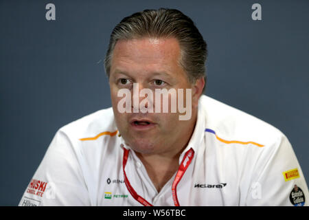 Chef de la direction de McLaren Zak Brown dans la conférence de presse au cours de jour de pratique pour le Grand Prix de Grande-Bretagne à Silverstone, Towcester. Banque D'Images