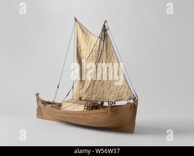 Modèle d'un navire de l'eau testée, marqueur d'un marqueur de modèle de bateau, de l'eau sur le standard. Il s'agit d'un bon tranchant a souligné avec une grande, presque gatter stern verticale, et tout droit tomber Stern. Gouvernail large avec un casque. Il y a une terrasse avec une structure de pont qui couvre la cabine : la cabine est entièrement tourné avec bloc, Cages et cabinets. La superstructure est construit sur et de la forme d'arc, qui est si caractéristique de ce type de navires, et dispose d'une petite cheminée. Il y a une broche à rôtir contre cette construction, plus d'un fuseau de grillage à l'avant, une à l'arrière et trois petits grillage Banque D'Images