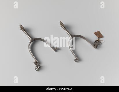 La voie de l'acier, acier avec boucle de piste, col droit avec une grande roue dentée., anonyme, Pays-Bas, 1825 - 1832, l'acier (alliage), l 16 cm × w 8 cm Banque D'Images
