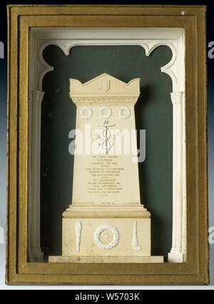 Modèle de l'cenotaphium en l'honneur de IELO van Speyk dans la Nieuwe Kerk à Amsterdam, carton monument avec sur le blason d'Amsterdam, au-dessous de trois couronnes, une ancre entourée par un serpent se mordant la queue avec deux branches de palmier et une commande cross, avec de l'or l'inscription ci-dessous. Sur une étoile étoiles entouré d'une couronne flanquée de deux torches, de la droite à l'envers. Sur un fond vert et fond bleu clair, les côtés et le haut en forme de piliers et d'ornement en arc. En cas doré derrière une vitre. L'inscription. Signé : J.T.F. STEENBERGEN FECIT, Jan Carel van Speijk Josèphe Banque D'Images