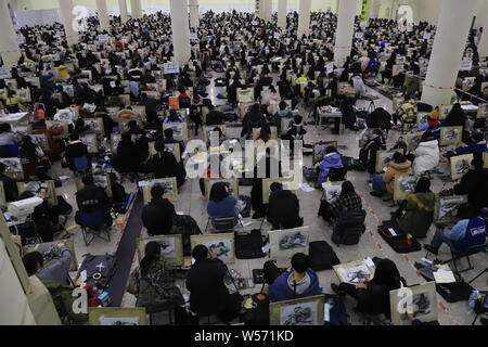 Les étudiants chinois à l'Université du Shandong de l'art et de design de l'examen d'entrée à l'art majors Ji'nan Shungeng Couvent International Banque D'Images