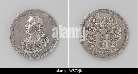 Mort de Cornelis Witsen, maire d'Amsterdam, médaille d'argent. A l'avant : le buste de l'homme à l'intérieur de l'intérieur. Inverse : armoiries casqué dans un cercle, Cornelis Witsen, anonyme, Pays-Bas, 1669, de l'argent (métal), frappant (métallurgie), d 5,9 cm × W 75,18 Banque D'Images