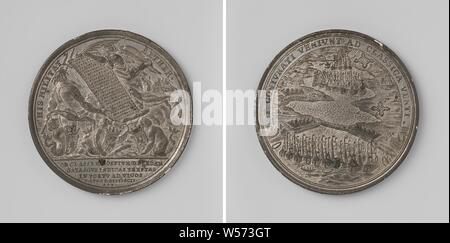 Bataille de Vigo (Vigos) : l'incendie de la flotte espagnole et française, médaille d'argent. A l'avant : Neptune en voiture de la mer et la victoire ont ensemble un rouleau de papier sur lequel le nom de l'holocauste, coulé et capturé des navires français et espagnols sont écrites, au premier plan trois Nereiden couronné avec blasons inscrits, au-dessus de l'inscription marche arrière : vue de la baie de Vigo avec la flotte franco-espagnole qui y sont retirés, les forteresses et les barrières à l'entrée, avant que la flotte anglo-hollandaise à l'intérieur d'une circonférence., Vigo, Galice, Georg Hautsch, Neurenberg, 1702, de l'argent (métal), frappant Banque D'Images