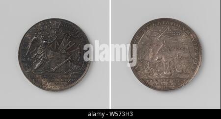 Bataille de Vigo (Vigos) : l'incendie de la flotte espagnole et française, médaille d'argent. Avers : Victoire de Samothrace ornent la victoire avec la couronne, Palm et branches de laurier à l'intérieur de l'inscription, au-dessus de l'inscription. Inverse : carte de la baie de Vigo et brûlant les navires dans l'inscription, au-dessus de l'inscription, Vigo, Galice, anonyme, Allemagne, 1702, de l'argent (métal), frappant (métallurgie), d 4 cm × W 21,69 Banque D'Images