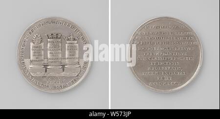 Victoire des alliés sur les Français et les propositions de paix, médaille d'argent. A l'avant : trois petits piliers avec chaîne connectée avec couronne de laurier, couronne de la ville et de l'état du navire et l'inscription au dessus de l'inscription, dans l'inscription. Inverse : inscription, Schellenberg, Donauwörth, Bavaria, Blenheim, Höchstädt, Gibraltar, Grande Bretagne, Malaga, Espagne, Augsbourg, Ulm, Bade-Wurtemberg, Neustadt an der Weinstraße, Rhénanie-Palatinat, Traben Trarbach-, Anna Stuart (Reine d'Angleterre et l'Ecosse), Christian Wermuth, Gotha, 1705, de l'argent (métal), frappant (métallurgie), d 5,1 cm × W 59,22 Banque D'Images