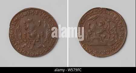Avertissement pour l'allégorique de fiabilité des alliés anglais, médaille de cuivre. Avers : homme qui s'échappe de la fumée et se termine dans le feu à l'intérieur de la couverture. Inverse : monkey boy avec une inscription à l'intérieur, anonyme, Dordrecht, 1603, cuivre (métal), fondation, d 2,9 cm × W 52 Banque D'Images