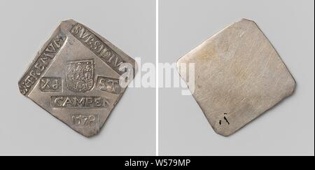Siège de Kampen, pièce d'urgence de dix cents et demi, frappées de payer les arriérés à la garnison, unilatérale d'urgence sous forme de losange coin biseauté avec coins. A l'avant : sept stamps : armoiries entre la valeur de mesure au-dessus de l'inscription et l'année au sein de l'inscription. Inverse : vierge, Kampen, anonyme, nov-1578, de l'argent (métal), frappant (métallurgie), h 3,5 cm × 3,6 cm × w w 7.6 Banque D'Images