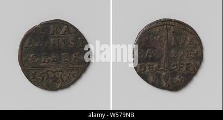 Pièce d'urgence d'un demi-penny du siège de Maastricht, à l'avant : inscription, cut-off : armoiries entre années. Inverse : inscription sur chaque côté de l'épée, Maastricht, anonyme, 28-AVR-1579, le cuivre (métal), frappant (métallurgie), d 2 cm × W 1,93 Banque D'Images