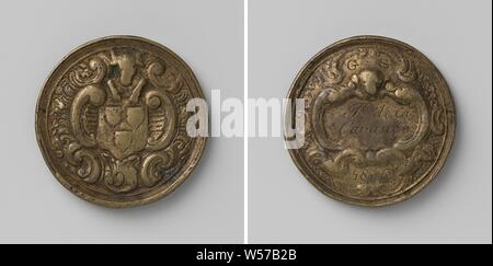 Saint Lucas guild of Amsterdam, jeton de guilde par Jacob de Ca Carance, peintre et vitrier, médaille en laiton. A l'avant : ox détient Lucas dans son bouclier autour de jambes, il louange. Inverse : cartouche avec l'inscription ci-dessous tête d'animal, et a cartouche avec lettres G et S, au-dessus de 500-800 ans, Amsterdam, Jacob de Ca Carance, anonyme, 1806, le laiton (alliage), gravure, d 4,1 cm × W 28,67 Banque D'Images