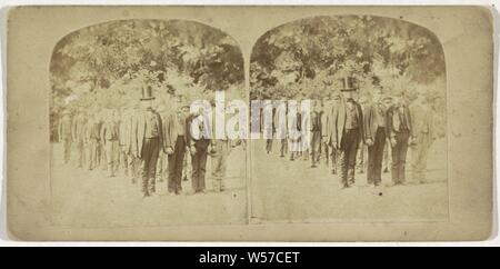 Les hommes alignés en 6 rangées, Richebourg (peut-être), inconnu, c. 1850 - c. 1870, du papier photographique, à l'albumine, h 84 mm × W 174 mm Banque D'Images