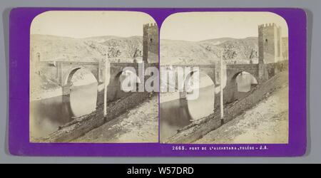 Vue sur le pont de Alcánta à Tolède, Pont de l'Alcantara, Tolede (titre sur l'objet), pont, pont de Alcánta, Montaigue Jean Andrieu (mentionné sur l'objet), Toledo, ch. En 1860 - ou avant 1876, carton, papier photographique, à l'albumine, h 85 mm × W 170 mm Banque D'Images