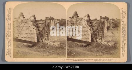 Œuvre du recul Boers, détruit des ponts ferroviaires sur la rivière de l'EFP - Lord Roberts' Campagne, S.A., Underwood et Underwood, 1901 Banque D'Images