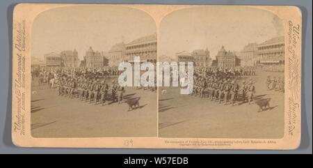 L'occupation de Pretoria le 5 juin - les troupes passant devant Lord Roberts, S.A., Underwood et Underwood, 1901 Banque D'Images
