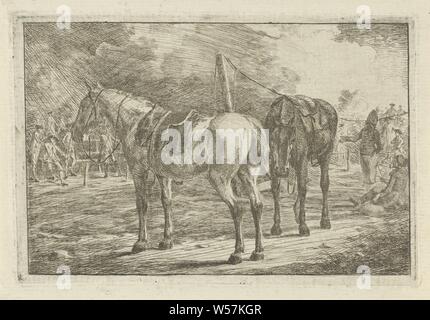 Deux chevaux bâtés près d'un camp militaire, un camp militaire où deux chevaux se retrouvent au premier plan. Sur la droite, un grenadier a une conversation avec un soldat assis sur le sol, (militaire) Le camp de tentes (variante), cheval, Dirk Lagendijk, 1758 - 1805, le papier, gravure, h 95 mm × W 143 mm Banque D'Images