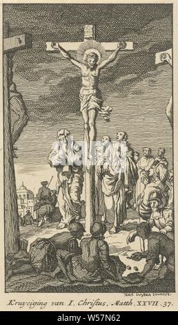 Crucifixion du Christ crucifixion du Christ I. Vingt scènes du Nouveau Testament (titre de la série), la crucifixion du Christ : la mort du Christ sur la croix, Calvaire (Matthieu 27, 5) : Marc 15 : 33-45, Luc 23 : 44-52, Jean 19 : 25-38), anonyme, 1720, papier, gravure, h 122 mm × w 71 mm Banque D'Images