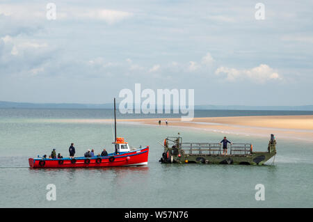 Les engins de débarquement d'aider à transférer les passagers à l'île de Caldey pour bateau, l'île de Caldey Tenby, Pembrokeshire, Pays de Galles Banque D'Images