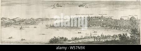 Vue sur le palais du Sultan de Constantinople Veue du Grand Serrail de Constantinople (titre sur l'objet), d'impression supérieur droit : Pag. 103, palais, Palais de Topkapi, Constantinople, Jan Luyken (mentionné sur l'objet), 1681, papier, gravure, h 136 mm × W 429 mm Banque D'Images