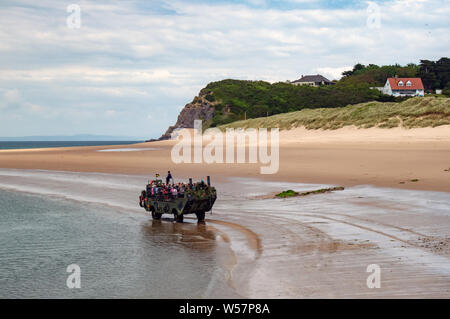 Les engins de débarquement d'aider à transférer les passagers à l'île de Caldey pour bateau, l'île de Caldey Tenby, Pembrokeshire, Pays de Galles Banque D'Images