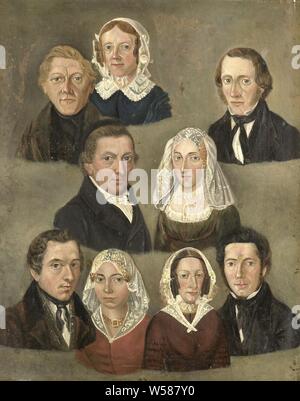 Portrait de l'artiste's Parents, Maison Martens Teenstra et coiffure Hindriks Siccama avec les membres de la famille, Portrait de l'artiste's parents, Maison Martens Teenstra avec sa troisième femme Coiffure Hindriks Siccama, et certains autres membres de la famille. Quatre couples et un homme seul, tout en buste, personnes, personnes historique Historique - BB - femme, Douwes Teenstra Kornelis, 1834, panneau, de la peinture à l'huile (peinture), h 30,5 cm × w 24 cm d 3,5 cm Banque D'Images