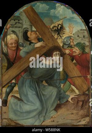 Le Christ portant la croix, la valeur comptable de la Croix, la valeur comptable de la croix. Le Christ porte la croix sur ses épaules la moitié à genoux. Soldats souriant sur la gauche et la droite tirer sur une corde nouée autour de la taille du Christ. Derrière le Christ un héraut de coups sur une trompette avec une bannière pendaison avec un aigle bicéphale. La distance en calvaire, portait la croix : le Christ portant la croix, seul ou avec l'aide d'autres personnes (p. ex. Simon de Cyrène), Quinten Massijs (I), Anvers, c. 1510 - c. 1515, tableau de bord, de la peinture à l'huile (peinture), support : H 83 cm × w 59 cm Banque D'Images