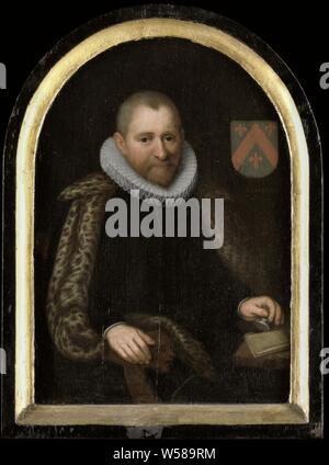 Portrait de Gerrit Willemsz van Schoterbosch (ch. 1538-1611), Portrait de Gerrit Willemsz van Schoterbosch (ch. 1538-1611). À mi-chemin, assis sur une chaise, le visage tourné vers le spectateur. Une table en face de lui avec un livre en face, un cachet particulier dans la main gauche. Haut à droite le blason de la famille. Peut-être qu'une copie par Cornelis Engelsz. après un inconnu original à partir de 1605, les personnes historiques, Gerrit Willemsz van Schoterbosch, Cornelis Engelsz. (Attribué à), nord des Pays-Bas), ch. 1620 et/ou 1605, de bord, de la peinture à l'huile (peinture), h 41,4 cm × 28,6 cm × w d 2 cm Banque D'Images