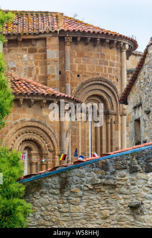 Colegiata Santillana del Mar (Cantabria - Espagne). L'art roman du xiie siècle. Route de Santiago Banque D'Images