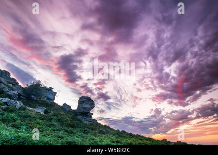 La Vallée des roches au coucher du soleil sur un soir d'été. Cette vallée spectaculaire, remarqué pour son troupeau de chèvres sauvages, se trouve à un kilomètre de t Banque D'Images