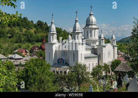 Nouvelle église orthodoxe, Botiza, Maramures, Roumanie Banque D'Images