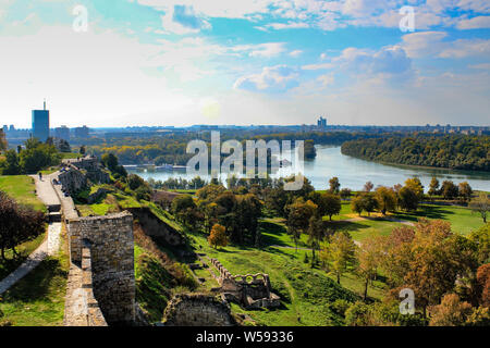 Vue sur le fleuve Danube et la Sava de Château Kalemegdan. Belgrade Serbie Banque D'Images