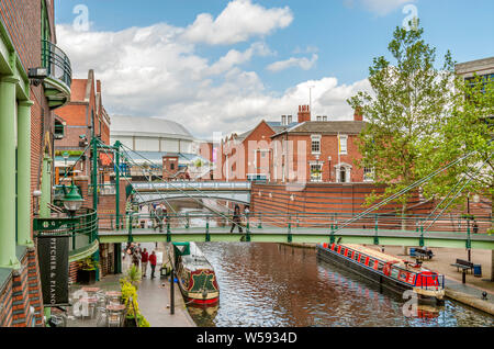 La rue étroite de gaz du Bassin de Plaisance, un bassin du canal dans le centre de Birmingham, Angleterre Banque D'Images