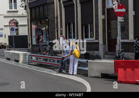 Le contrôle des foules visibles visant à prévenir des attaques terroristes au cours de l'assemblée annuelle des concerts en plein air de violoniste Andre Rieu en centre-ville de Maastricht Banque D'Images