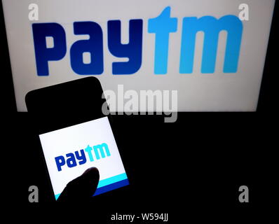 Le 26 juillet 2019, l'Inde : Sur cette photo, l'illustration a popular e - commerce solution de paiement demande logo Paytm vu affichée sur un smartphone. (Crédit Image : © Avishek Das/SOPA des images à l'aide de Zuma sur le fil) Banque D'Images