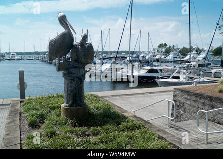 La Sculpture à Pelican Coiffure Marina sur Wolf's Bay à Elberta, Alabama. Banque D'Images