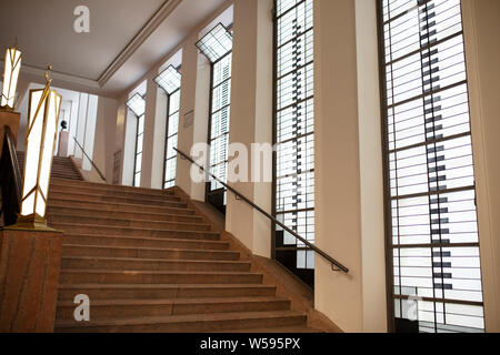 L'escalier principal du Musée des Arts appliqués du Musée Grassi de Leipzig, Allemagne. Banque D'Images