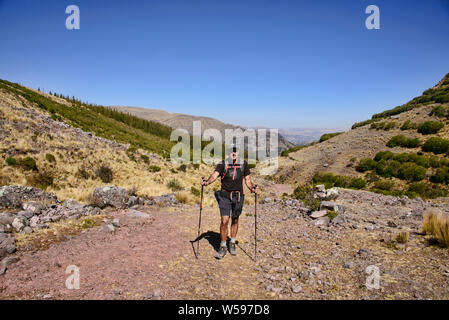 Trekking dans l'original de l'Inca vers les ruines de Huchuy Qosqo, Vallée Sacrée, Pérou Banque D'Images