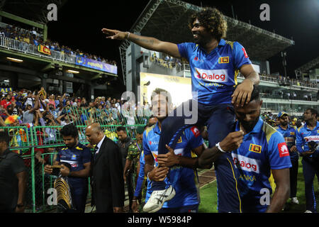 Le 26 juillet 2019, Colombo, Sri Lanka, la province de l'ouest : cricket Sri-Lankais Lasith Malinga, qui a joué le dernier match de cricket international un jour de sa carrière, réagit après la défaite du Sri Lanka Bangladesh par 91 s'exécute dans le premier match de cricket international un jour entre le Sri Lanka et le Bangladesh à l'R.Premadasa Stadium à Colombo le 26 juillet 2019. Credit : Pradeep Dambarage/ZUMA/Alamy Fil Live News Banque D'Images