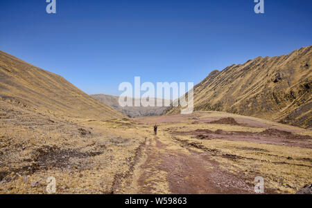 Trekking dans l'original de l'Inca vers les ruines de Huchuy Qosqo, Vallée Sacrée, Pérou Banque D'Images