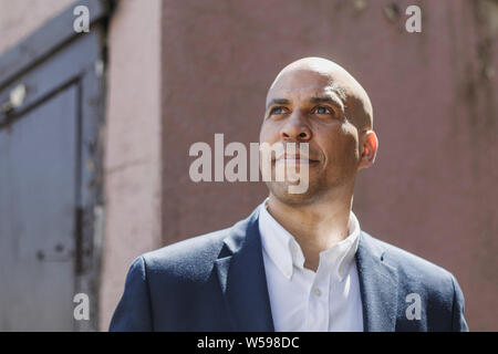 Cory Booker, le sénateur du New Jersey et de 2020 le candidat démocrate, photographié à Milwaukee, Wisconsin, le mardi 23 avril, 2019. Banque D'Images