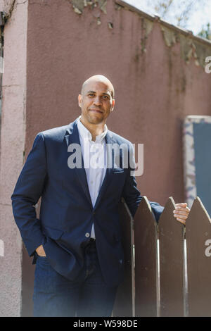 Cory Booker, le sénateur du New Jersey et de 2020 le candidat démocrate, photographié à Milwaukee, Wisconsin, le mardi 23 avril, 2019. Banque D'Images