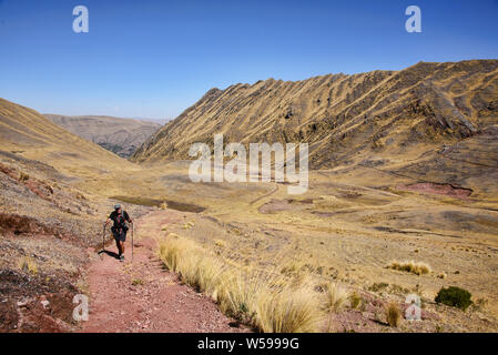 Trekking dans l'original de l'Inca vers les ruines de Huchuy Qosqo, Vallée Sacrée, Pérou Banque D'Images