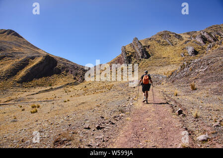 Trekking dans l'original de l'Inca vers les ruines de Huchuy Qosqo, Vallée Sacrée, Pérou Banque D'Images