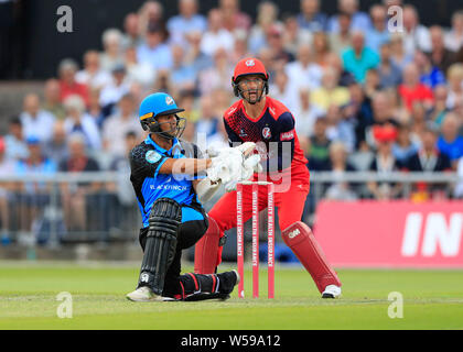 Unis Old Trafford, Manchester, Royaume-Uni. 26 juillet, 2019. Explosion de vitalité T20 Cricket ; Lancashire Lightning versus le Worcestershire Rapids ; Brett D'Olivera de Rapids Worcestershire prend un balayage à la boule et est capturé à la frontière par Steven Croft : Action Crédit Plus Sport/Alamy Live News Banque D'Images