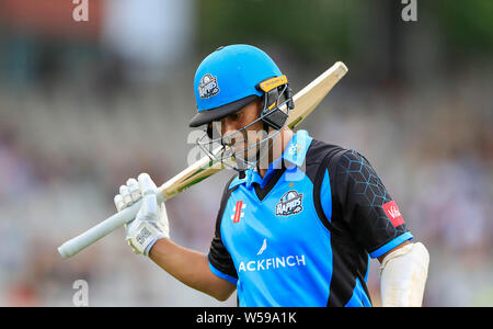 Unis Old Trafford, Manchester, Royaume-Uni. 26 juillet, 2019. Explosion de vitalité T20 Cricket ; Lancashire Lightning versus le Worcestershire Rapids ; Brett D'Olivera de Worcester rapides sur son chemin de retour à la maison après s'être pris de cours pour 13 Crédit : exécute Plus Sport Action/Alamy Live News Banque D'Images