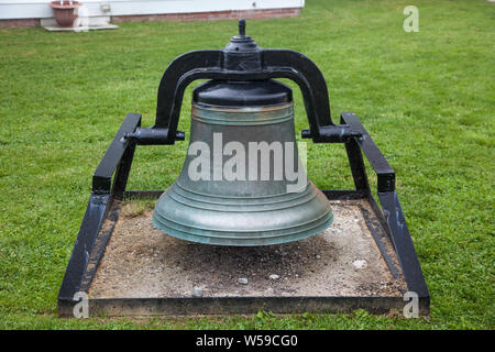 LUBEC, Maine, USA - 10 juillet 2013 : Bell près de phare de Quoddy Wst Lubec Banque D'Images