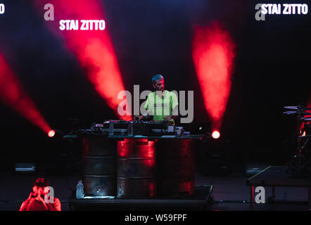 Naples, Italie. 26 juillet, 2019. Le dj italien Slait vu au concert du chanteur et auteur-compositeur Maurizio Pisciottu connu comme Salmo durant la tournée d'été 'Playlist' de Noisy Fest à Naples. Credit : SOPA/Alamy Images Limited Live News Banque D'Images