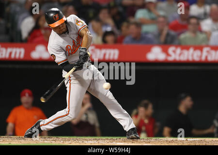 Anaheim, Californie, USA. 25 juillet 2019 : l'arrêt-court Des Orioles de Baltimore, Richie Martin (1) des célibataires pendant le jeu entre les Orioles de Baltimore et les Los Angeles Angels of Anaheim au Angel Stadium à Anaheim, CA, (photo de Peter Renner and Co, Cal Sport Media) Credit : Cal Sport Media/Alamy Live News Banque D'Images